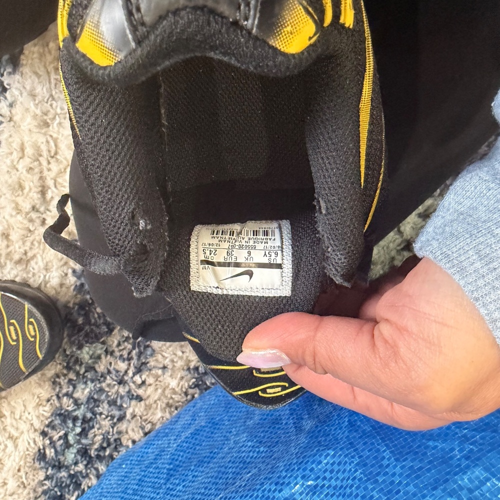 Nine - Picture 3 of 4